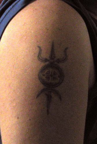 Símbolo del guerrero tatuaje en tinta negra