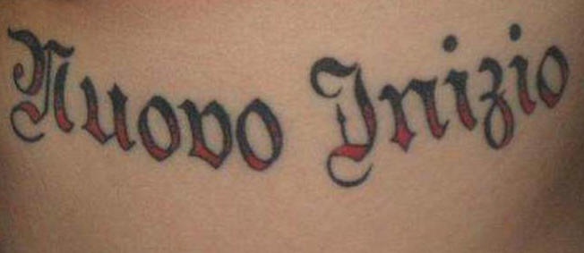 Tatuaje caligrafico en italiano