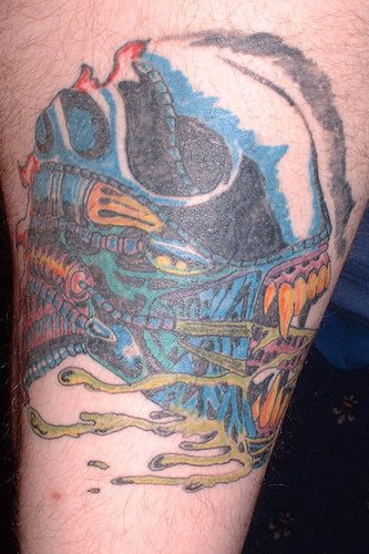 Coloured tattoo of alien jaws
