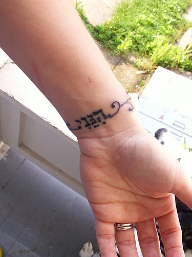 Armband tattoo in hebrew