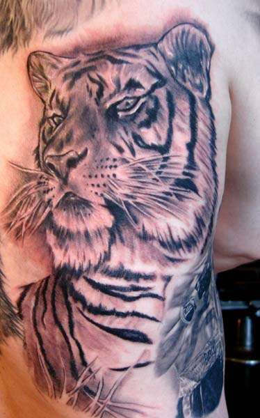 Schwarze Tinte Tiger großes Tattoo