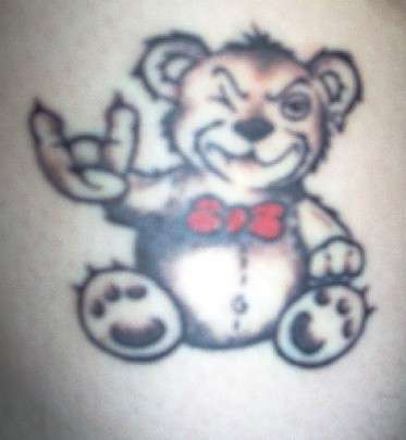 Tatuaje oso Teddy rock and roll