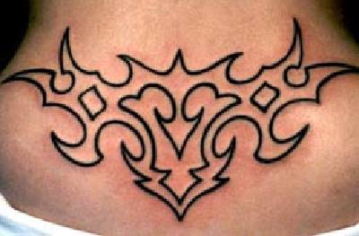 Tribal leeres Tattoo mit schwarzen Linien