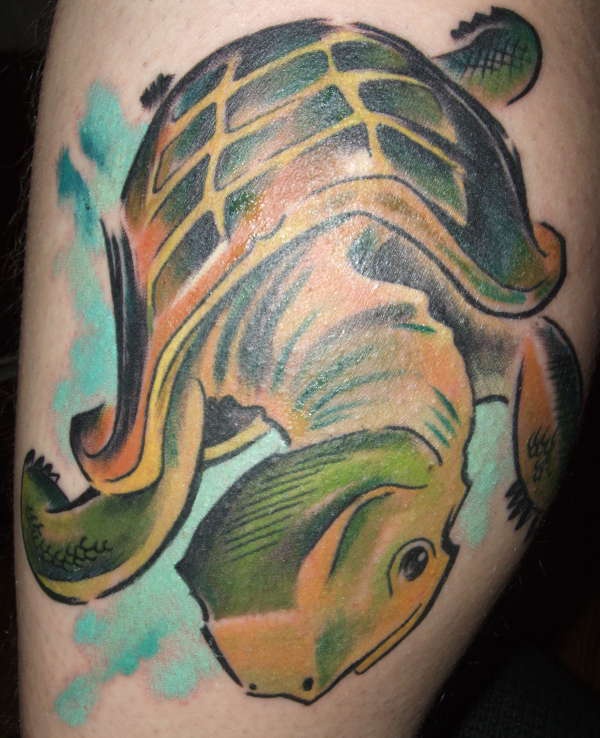 Cooles Tattoo mit Schildkröte in grüner Farbe