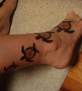 Tatouage d&quotun caravane de tortue sur la jambe