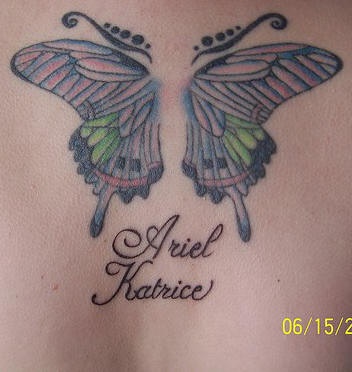 Tatuaggio colorato sulla schiena la farfalla & &quotAriel Katrice"