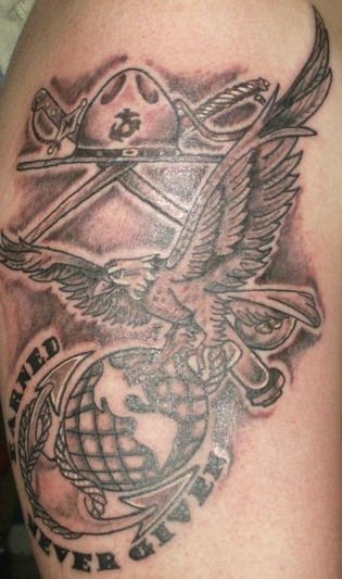 el tatuaje militar del simbolo de &quotusmc"