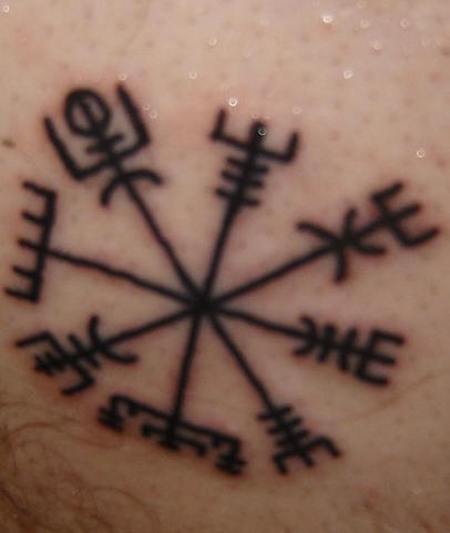 Tatuaje el circulo de los vikings en forma del copo de nieve