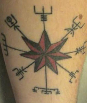 Tatuaje el circulo de los vikings con la estrella en el centro