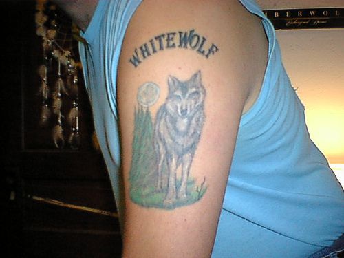 Wolf Tattoo mit Inschrift &quotWeißer Wolf"