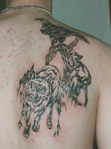 Tattoo with wolves and eagle on the scapula