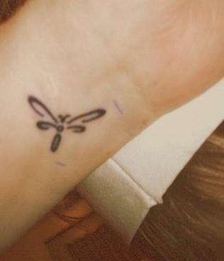Tatuaggio piccolo sul polso la farfalla