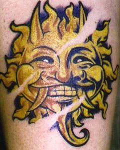 Tatuaje del sol amarillo en la imagen del diablo