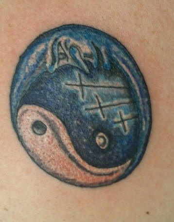 Tatuaje yin yang la luna azul