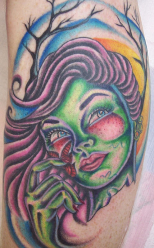 Tatuaje la cara femenina en color