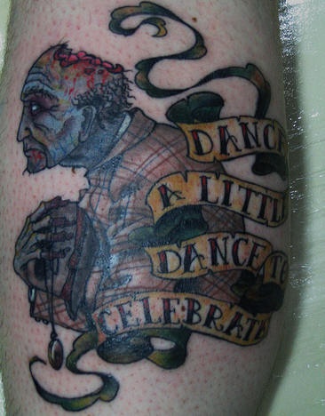 Tatuaje el zombi con la inscripciónl