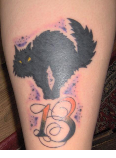 Tatuaggio semplice il gatto nero & la cifra 13