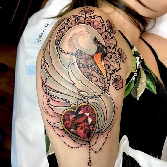 Tatuaje pintado por Jenna Kerr en estilo moderno de cisne con diamante en forma de corazón