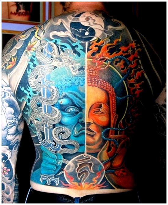 Tatuaje en toda la espalda, diseño grande, yin yang, hombre, símbolos chinos