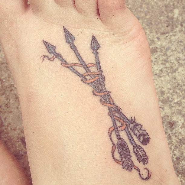Three tribal arrows tattoo knoted with rope on foot