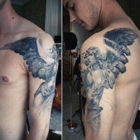 Tatuaje en el hombro, estatua de ángel maravilloso