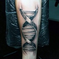 3D nero e bianco simboli DNA di ferro tatuaggio su braccio