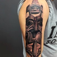 3D farbige alte Tribal Statue  Tattoo an der Schulter