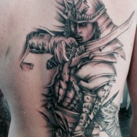 Tatuaje  de guerrero samurái estupendo en colores negro blanco
