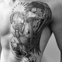 3D gemalter schwarzer und weißer antiker Engel Krieger Tattoo an der Brust