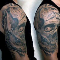 Tatuaje en el hombro, cráneo humano fascinante volumétrico