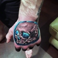 Tatuaggio della mano in stile moderno 3D del teschio umano incandescente