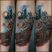Tatuaje de antebrazo hermoso estilo 3D del tren de vapor