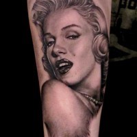 Tatuaje en el antebrazo, Marilyn Monroe seductora carismática