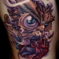 3D Stil schönes farbiges Arm Tattoo  mit Eule und Herzen