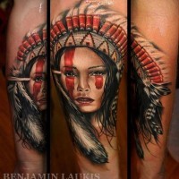 3D Stil realistisch aussehendes farbiges Unterarm Tattoo mit der schönen Indianerin