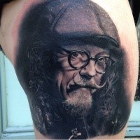 3D style very detailed thigh tattoo of old man portrait