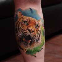 3d tiger coloured tattoo on leg