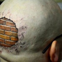 3D sehr detaillierter beschädigter Kopf Tattoo mit Ziegelmauer