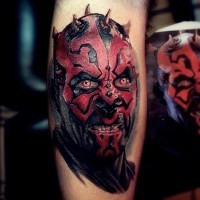 3D sehr detailliertes natürlich aussehendes Tattoo von Sith bösem Krieger
