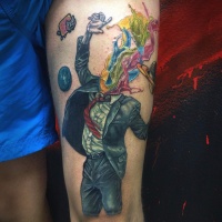 Tatuaje de arte abstracto con hombre ho tiene pintura en vez de cabeza