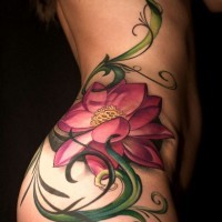eccezionale colorato fiore esotico tatuaggio su fianco
