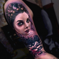 Awesome realisti woman face tattoo on shoulder