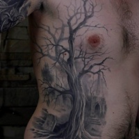 Gran tatuaje de árbol gris seco en el costado
