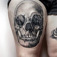 Black ink skull tattoo on thigh by Bartosz Wojda