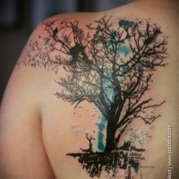 Blackwork style large scapular tattoo of dark tree with lettering