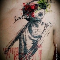 Colorido lixo polka estilo tatuagem no peito do menino engraçado com letras