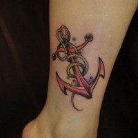 Netter kleiner farbiger verhedderter Anker mit Seil Tattoo am Schenkel
