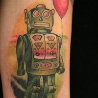 bel giocatolo robot verde con pallone rosso tatuaggio su braccio