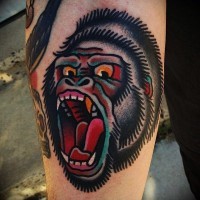 Tatuaje en el antebrazo, gorila loca multocolor estilizada
