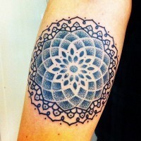 grande fiore di vita  blu tatuaggio su braccio